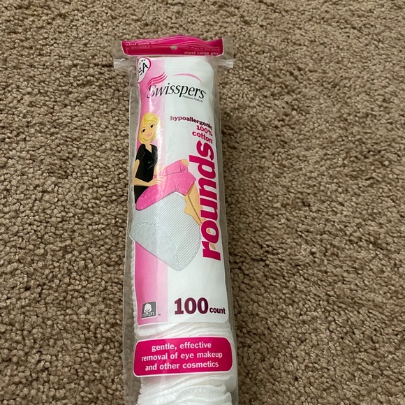 Makeup remover swabs and tissues - Picture 1 of 2